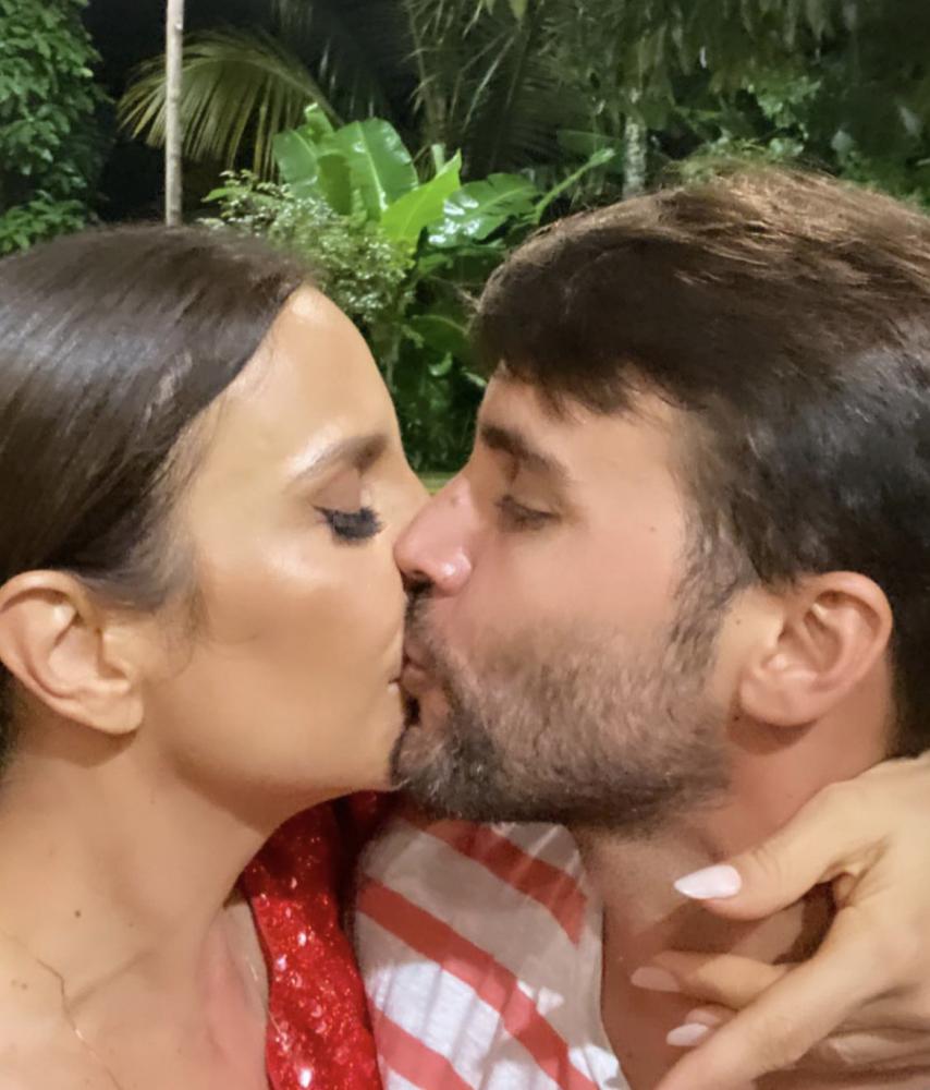 Após boatos, Ivete Sangalo e Daniel Cady trocam beijo de cinema na noite de Natal 