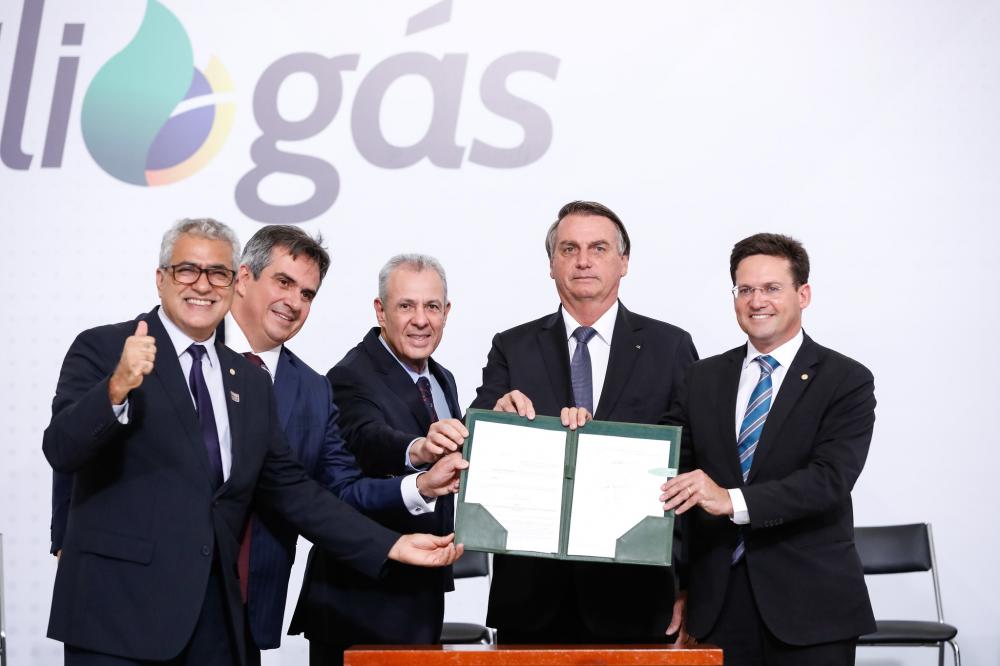 Auxílio Gás começa a ser pago a 5,4 milhões em janeiro
