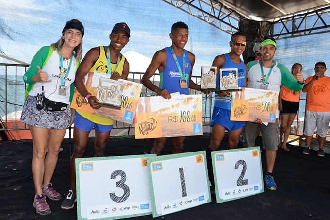 Cerca de 400 atletas participam da Corrida Rústica de Praia do Forte