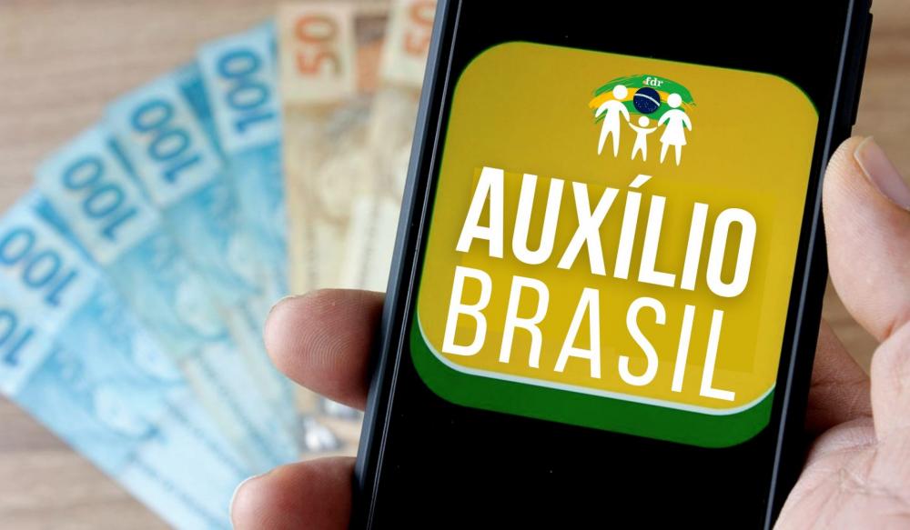 Bolsonaro sanciona lei do Auxílio Brasil, programa que vai substituir o Bolsa Família