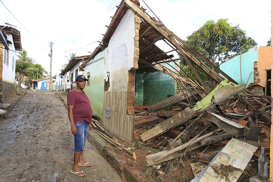 Bahia estima em R$ 2 bilhões custo para reconstruir casas e estradas 
