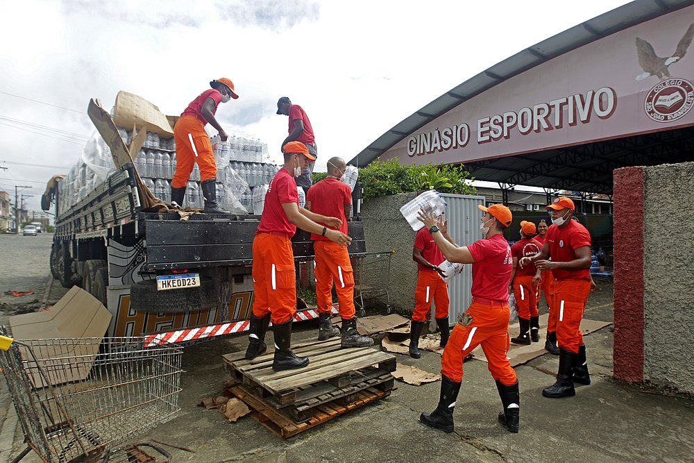41% dos bombeiros enviados do RJ para o interior Bahia estão com covid-19