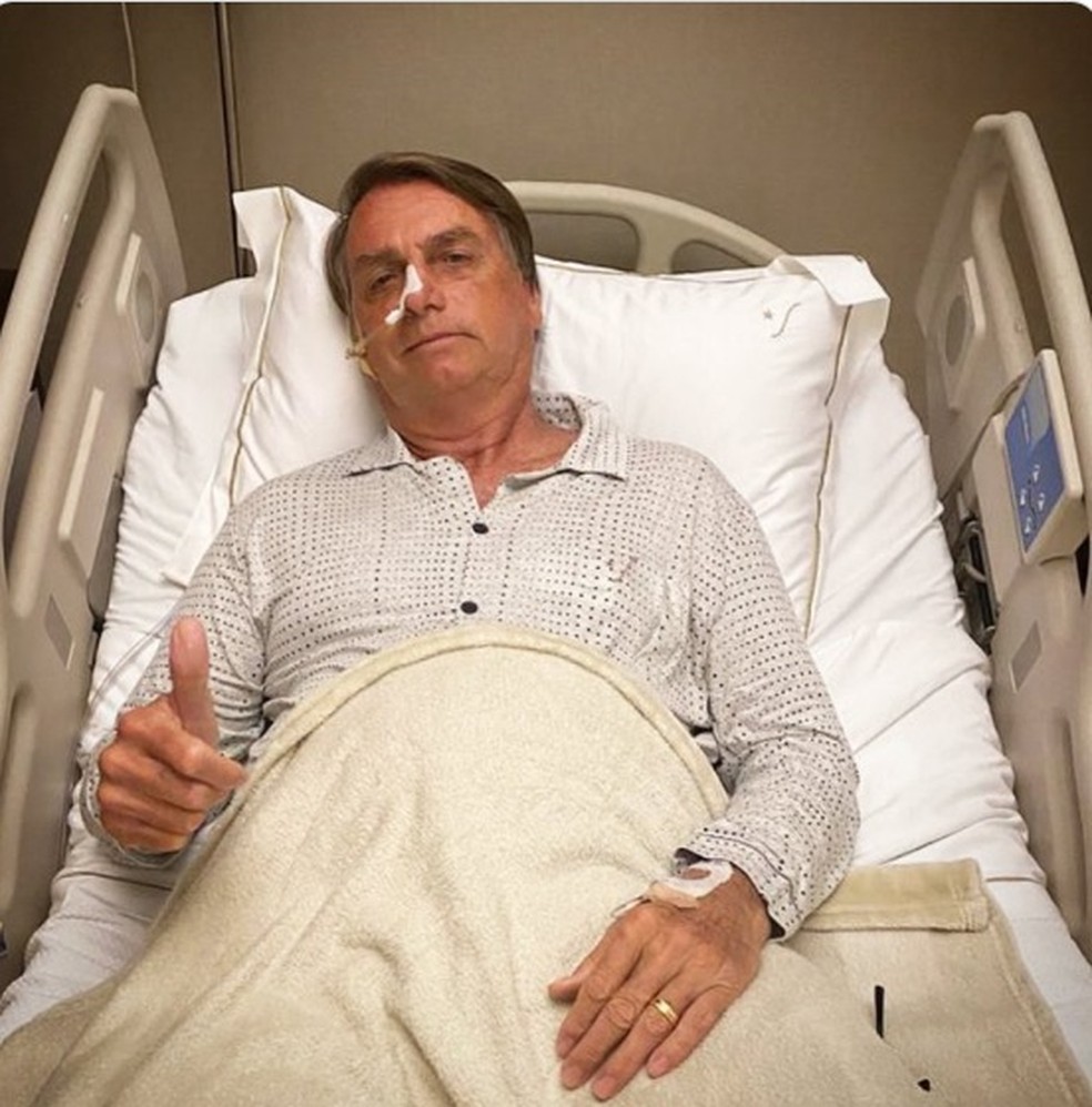 Bolsonaro diz que passa bem e fará novos exames para definir possível cirurgia