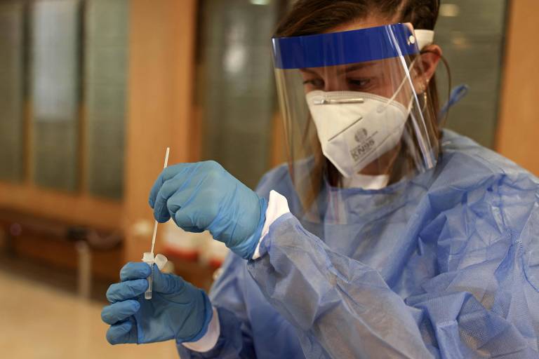 Israel tem primeiro caso de 'flurona', infecção dupla de influenza com coronavírus