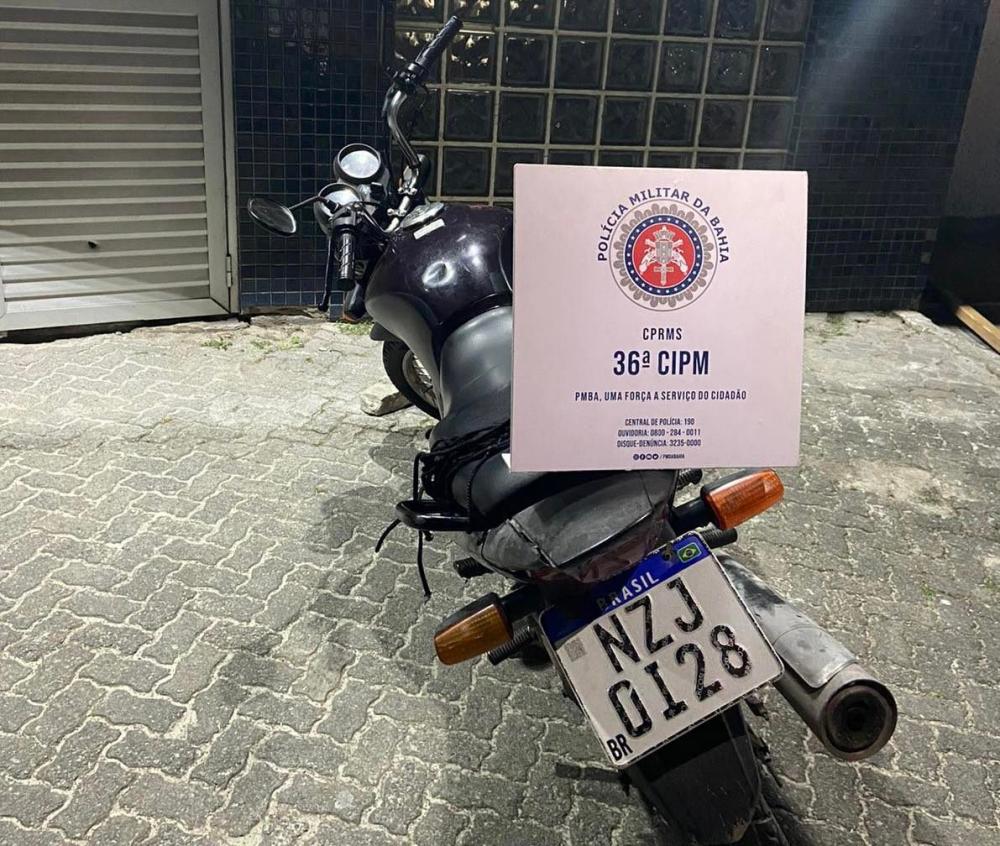 Motocicleta roubada é recuperada pela PM em Dias d’Ávila