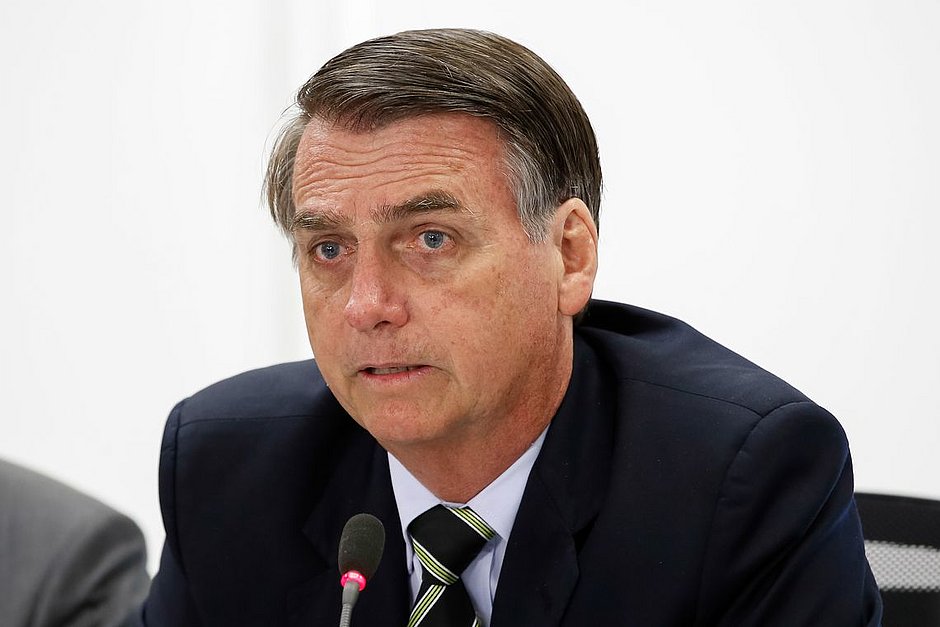 Após receber alta, Bolsonaro ataca Ivete: 'Acabou a mamata'