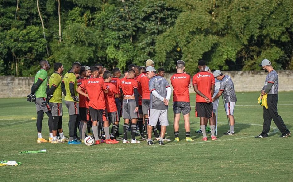 Vitória confirma surto de covid-19 e suspende atividades na Toca