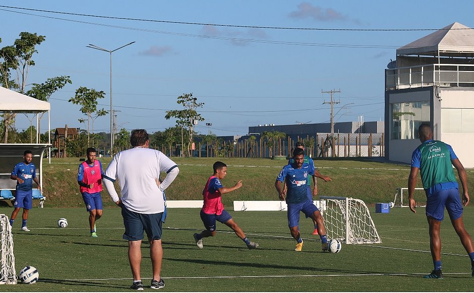 Guto comanda primeiro treino na pré-temporada