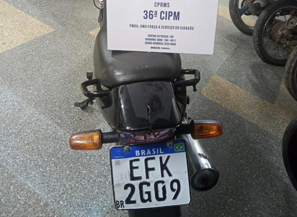PM recupera veículo roubado em Dias d'Ávila