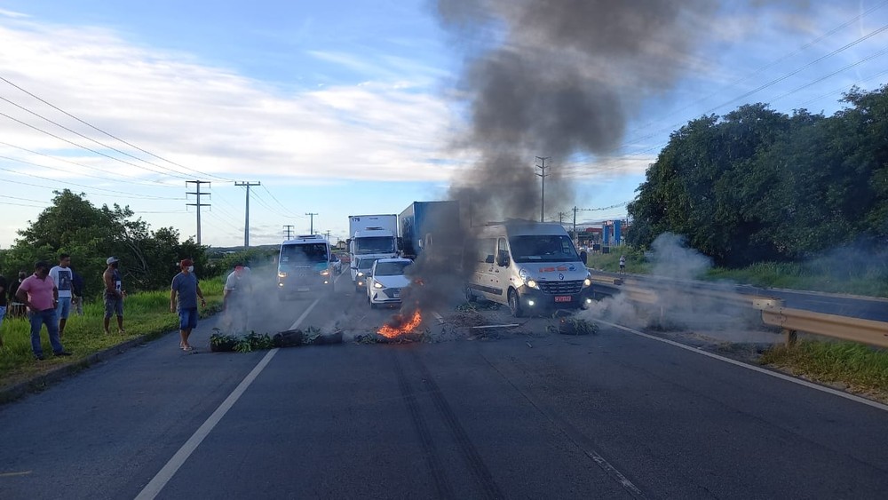 Ex-funcionários da Ford protestam em Camaçari e cobram pagamento de indenização