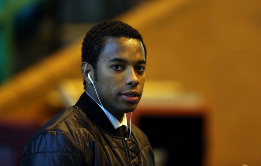 Robinho ficará menos de um ano na cadeia, dizem juristas