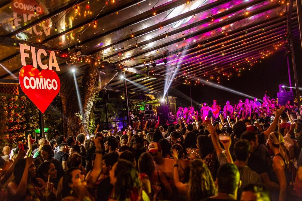 Decreto que reduz público de eventos para 1,5 mil pessoas passa a valer segunda