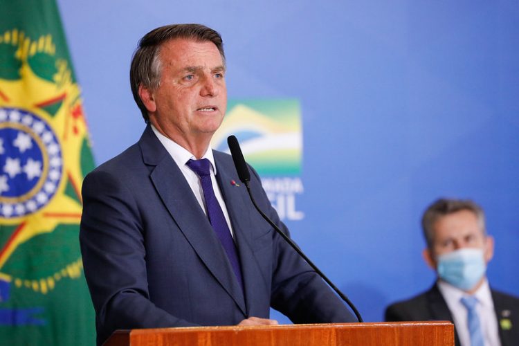 Bolsonaro diz que zerará imposto sobre diesel, se PEC que modifica tributos passar