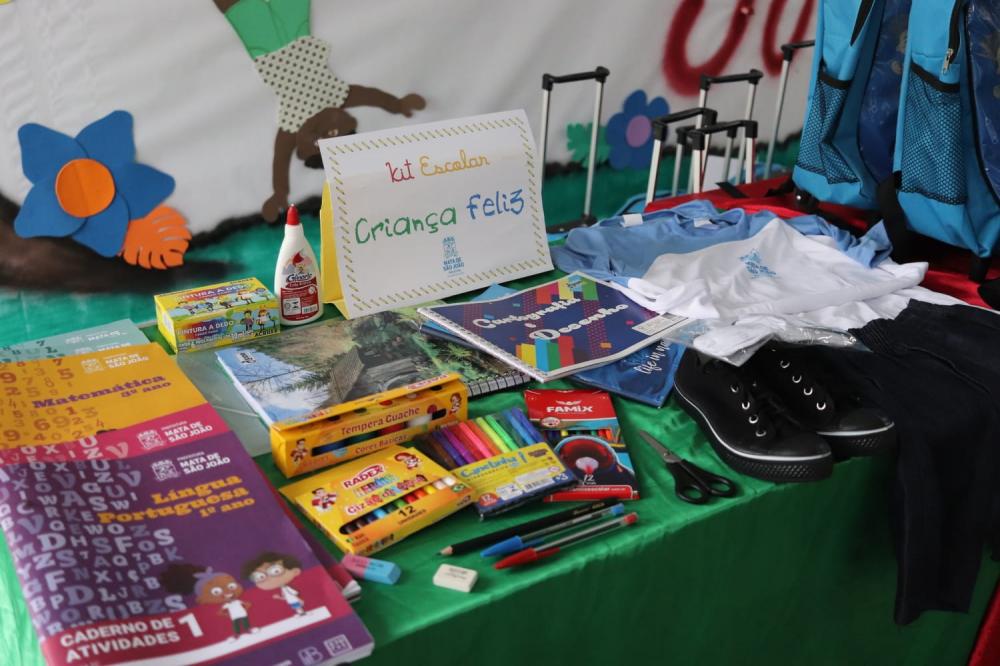 Mata de São João inicia entrega de kits escolares