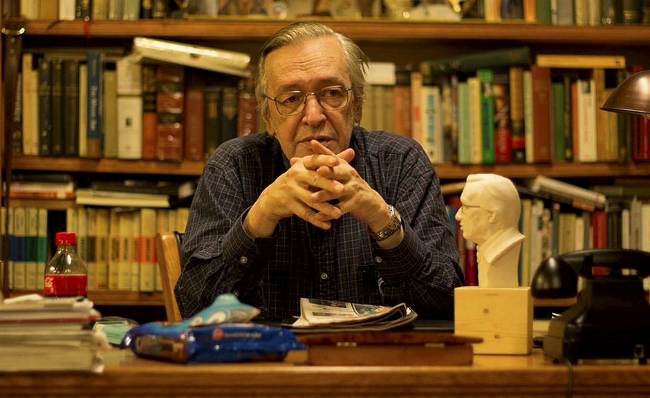 Bolsonaro decreta luto oficial pela morte de Olavo de Carvalho