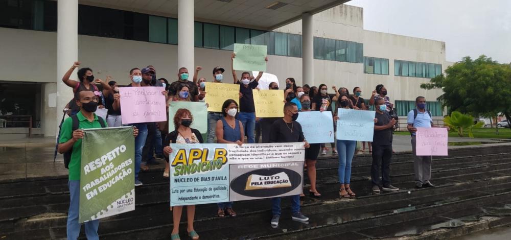Professores protestam contra falta de transparência nos recursos do Fundeb em Dias d'Ávila