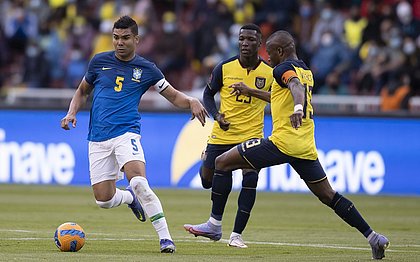 Brasil empata com Equador em jogo marcado por VAR e expulsões