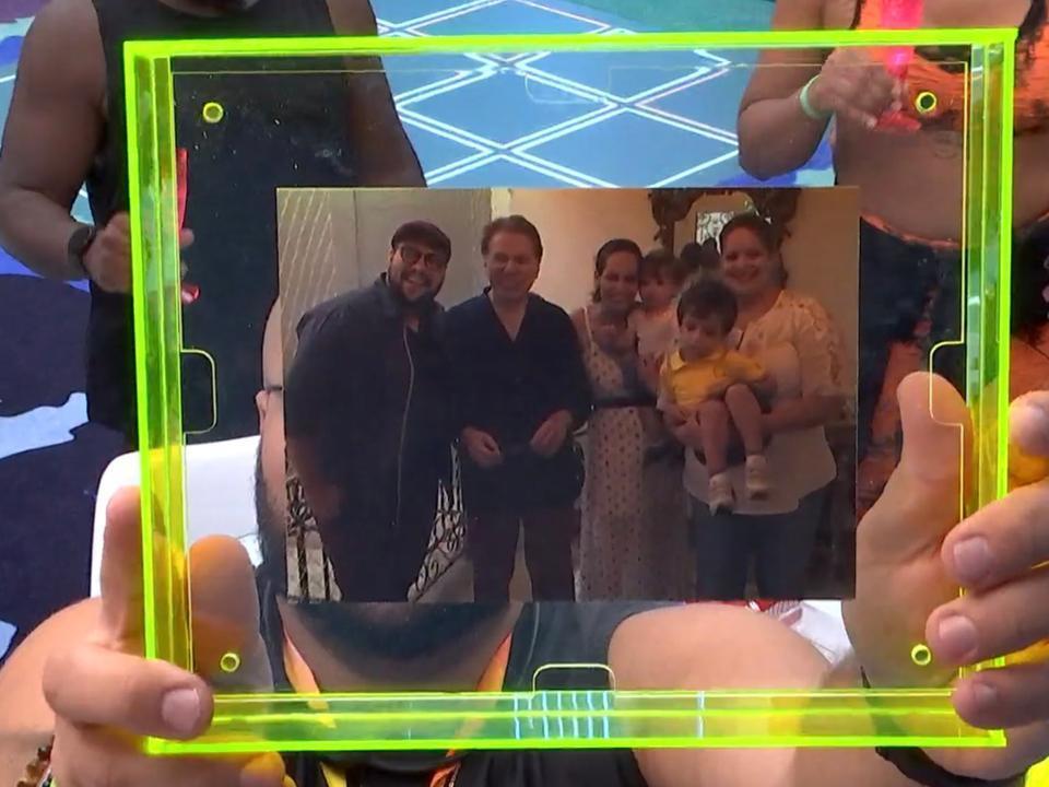 Silvio Santos aparece no 'BBB 22' e Naiara Azevedo comenta: 'Tá no canal errado'