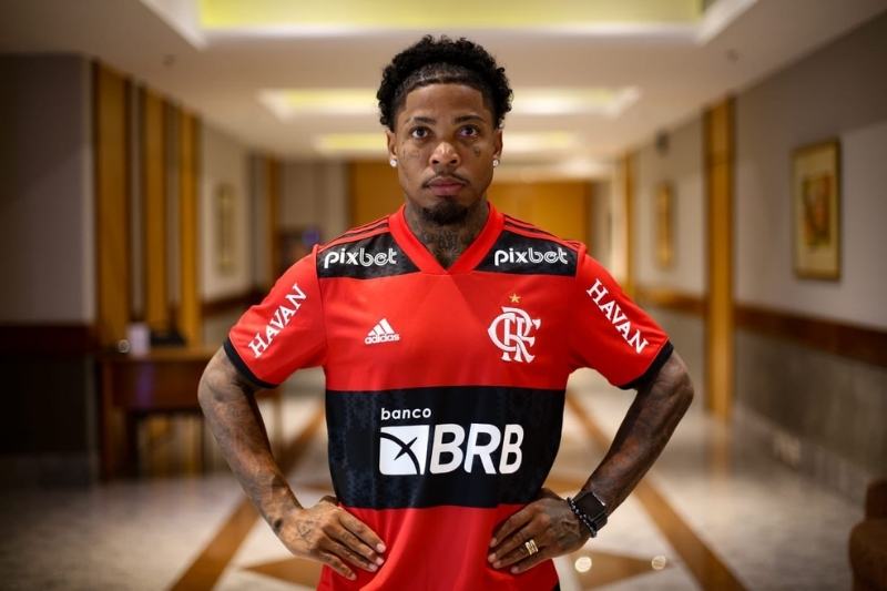 Flamengo anuncia contratação do atacante Marinho