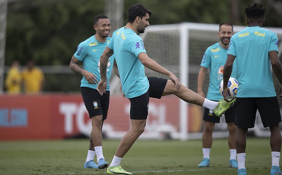 Garantido na Copa, Brasil terá escalação diferente contra Paraguai