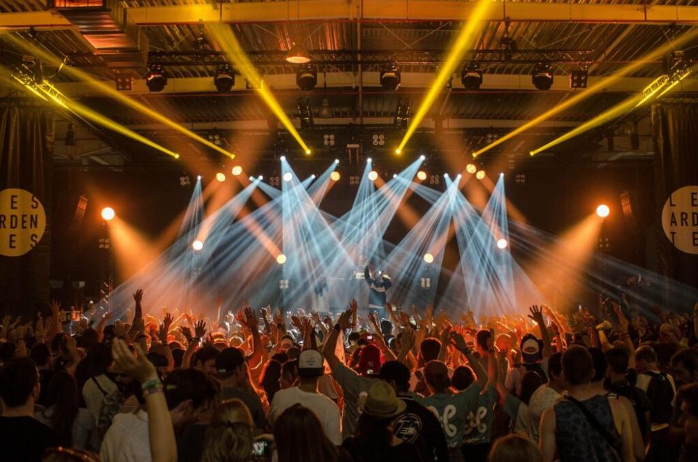 Governo mantém público limite de 1.500 pessoas em eventos
