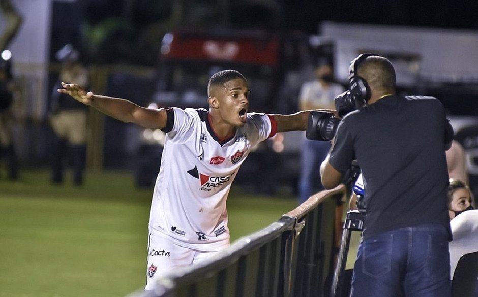 Vitória vende David para time da Ucrânia