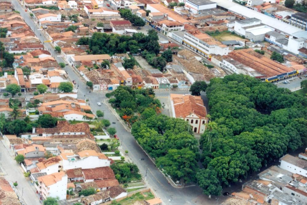 Com casos de covid em alta, Cruz das Almas suspende aulas em escolas e proíbe festas