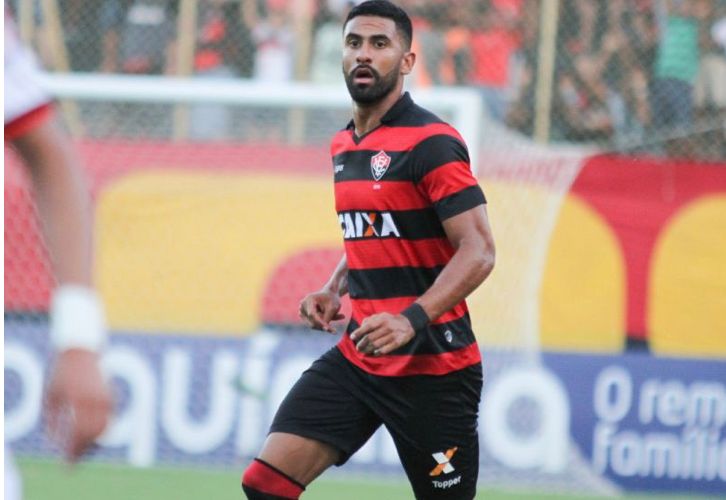 Vitória encaminha contratação do atacante Tréllez