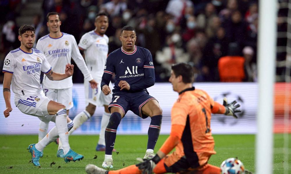 Gol de Mbappé no último minuto garante vitória do PSG sobre o Real 