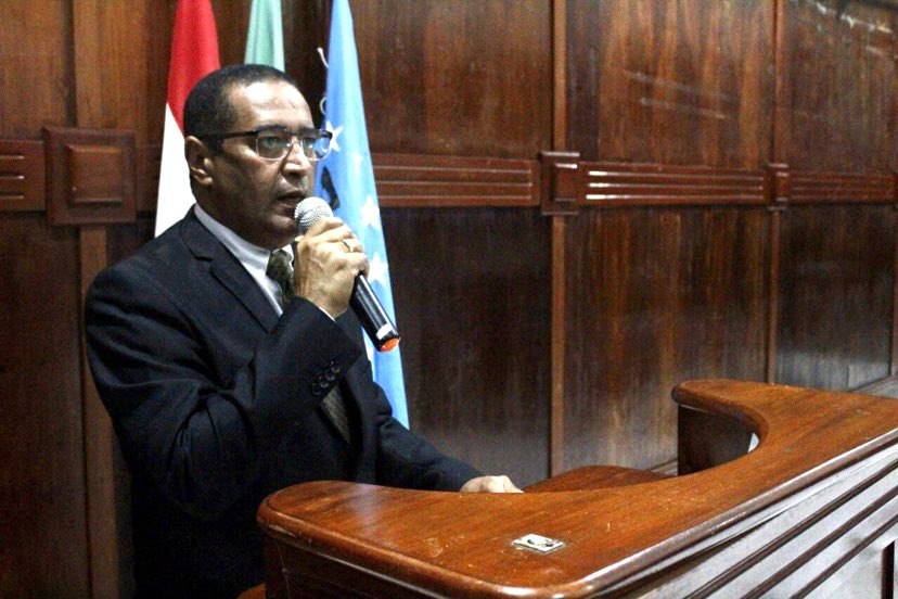 Lenilson destaca projetos para educação e reforma da prefeitura em leitura da mensagem do executivo