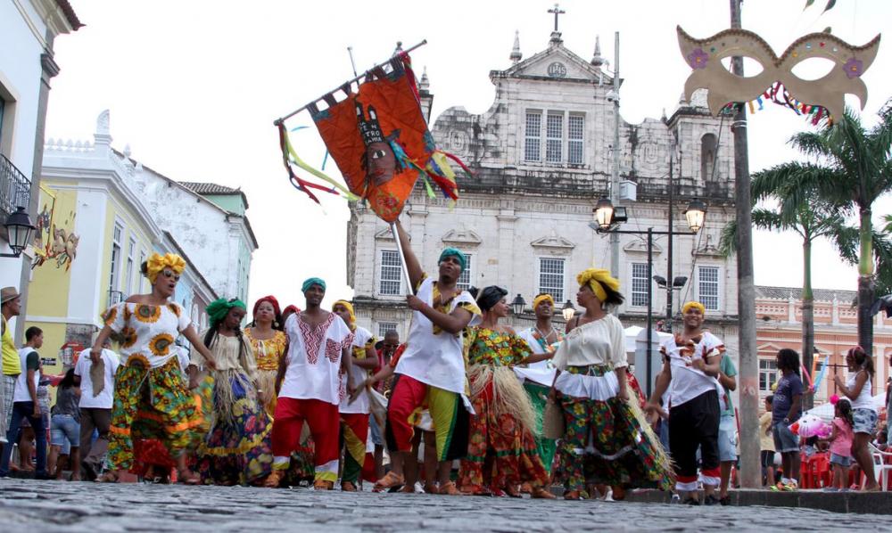 Governo vai monitorar zap e redes sociais para evitar festas no Carnaval