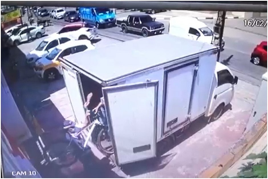 Ladrões armados levam R$ 200 mil em bicicletas de loja em Lauro de Freitas