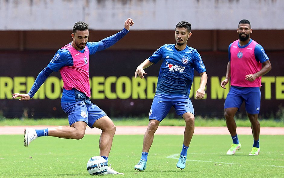 Bahia e Juazeirense de enfrentam no Adauto Moraes