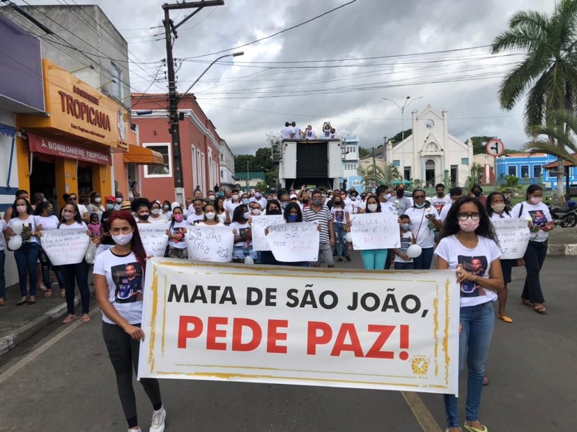 Caminhada pela paz reúne mais de 300 pessoas em Mata de São João