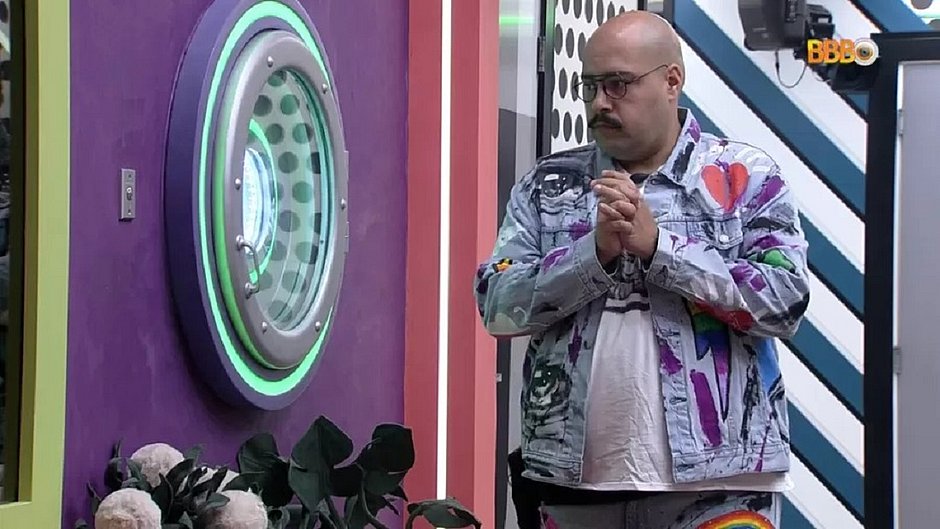 Tiago Abravanel aperta botão e desiste do Big Brother Brasil 22
