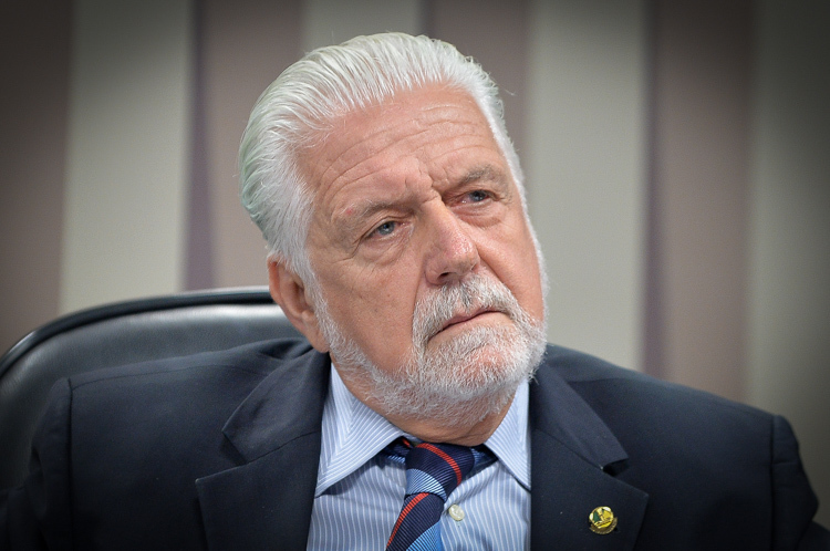 Senador Jaques Wagner anuncia que não vai concorrer ao Governo da Bahia