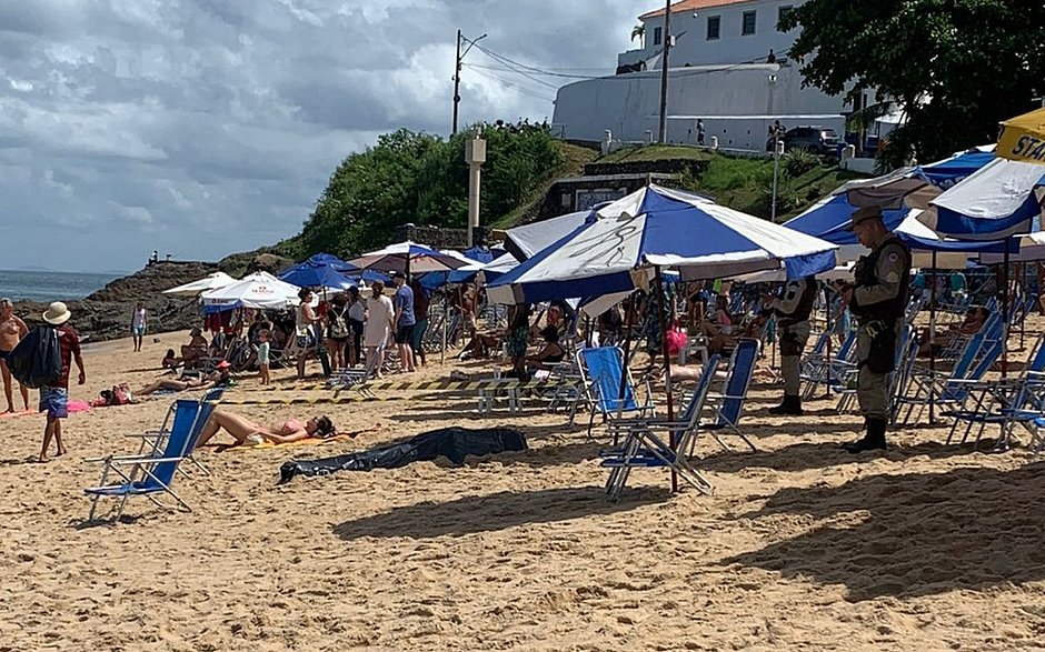 Homem morre após passar mal na praia do Porto da Barra