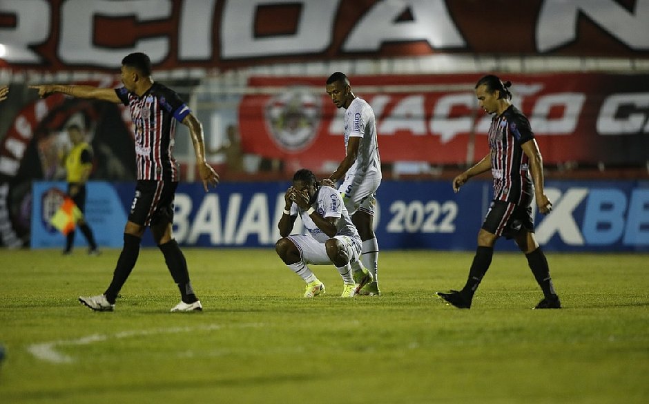 'É triste perder, mas seria mais triste parar de lutar', diz Rodallega após revés do Bahia
