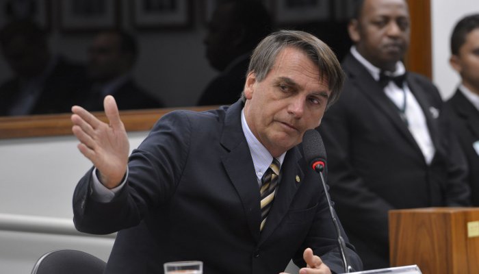 Bolsonaro defende redução de lucro na Petrobras para evitar alta nos combustíveis