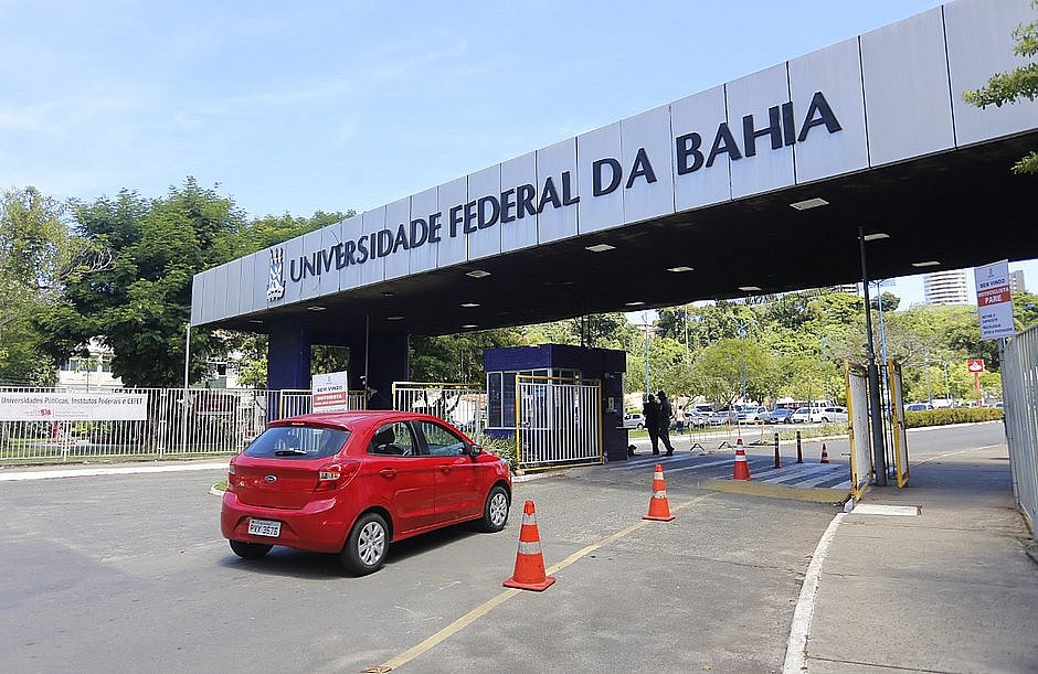 Alunos da Ufba sem esquema vacinal completo terão inscrição cancelada