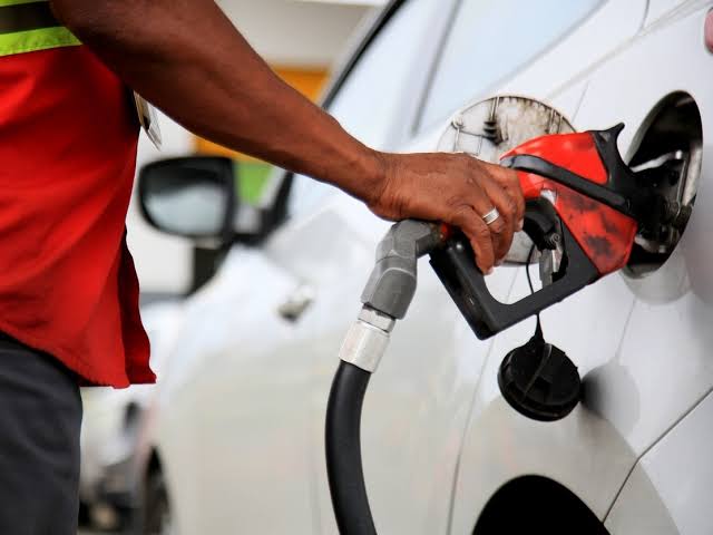 Gasolina e diesel têm novo reajuste na Bahia