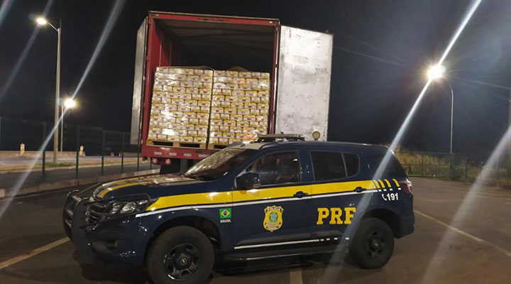 Quase 100 mil latas de cerveja são apreendidas sem nota fiscal em rodovia na Bahia
