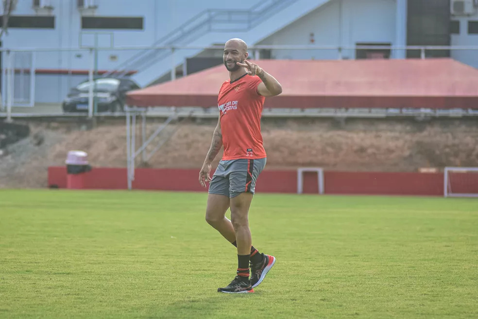 Titular do Vitória contra o Doce Mel, Dinei avalia retorno aos gramados: 
