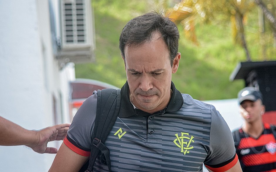 Secador ligado: Vitória pode perder posição com complemento da rodada