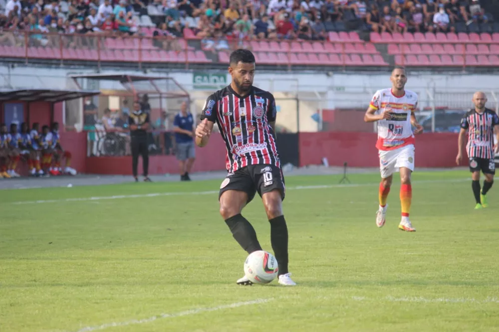 Dirigentes do Vitória se reúnem com empresário de Miller, do Atlético-BA, nesta segunda