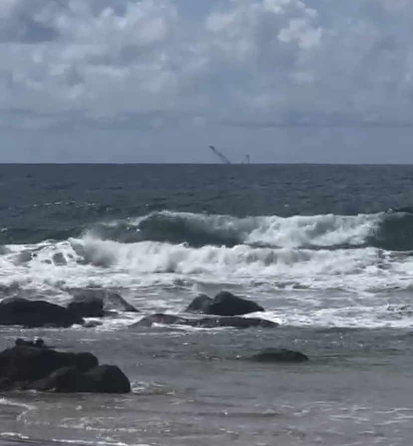 Após acidente, plataforma afunda no mar de Santo Antônio em Mata de São João 