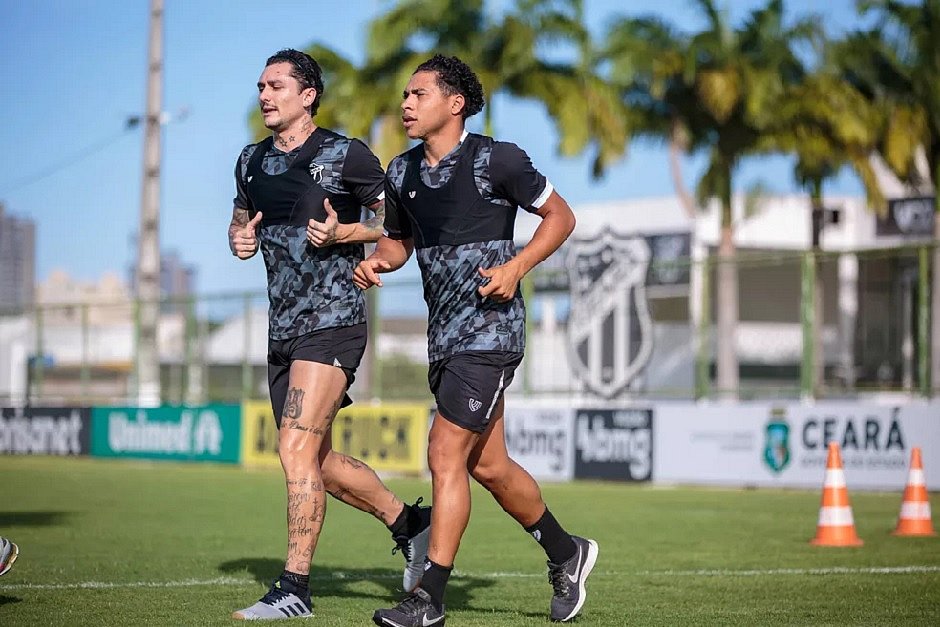 Bahia negocia a contratação do atacante Vitor Jacaré