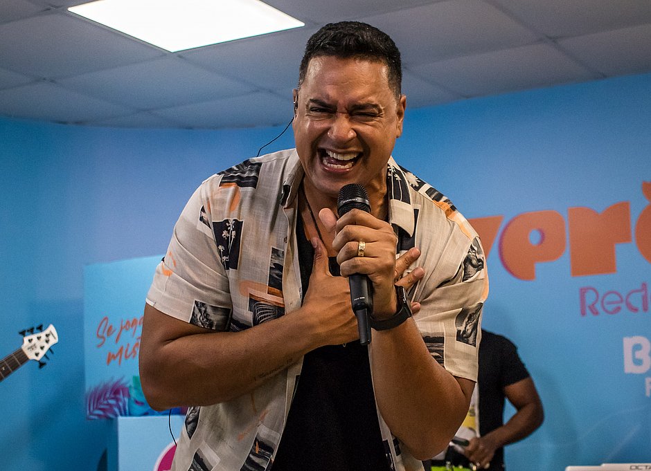 Harmonia do Samba faz carnaval nos EUA e Xanddy promete: 'Vai ser feijoada mesmo, o negócio vai ser pesado'