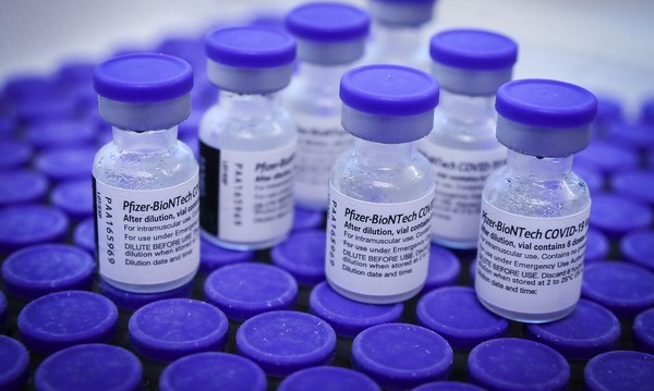 CEO da Pfizer diz que quarta dose da vacina será necessária