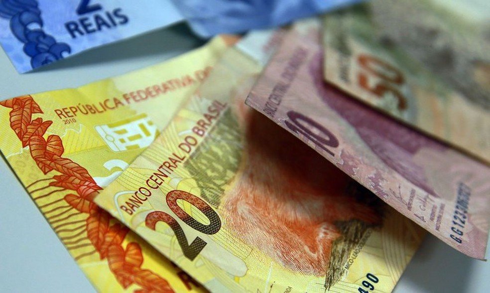 Governo eleva estimativa de inflação, e salário mínimo em 2023 pode subir para R$ 1.293